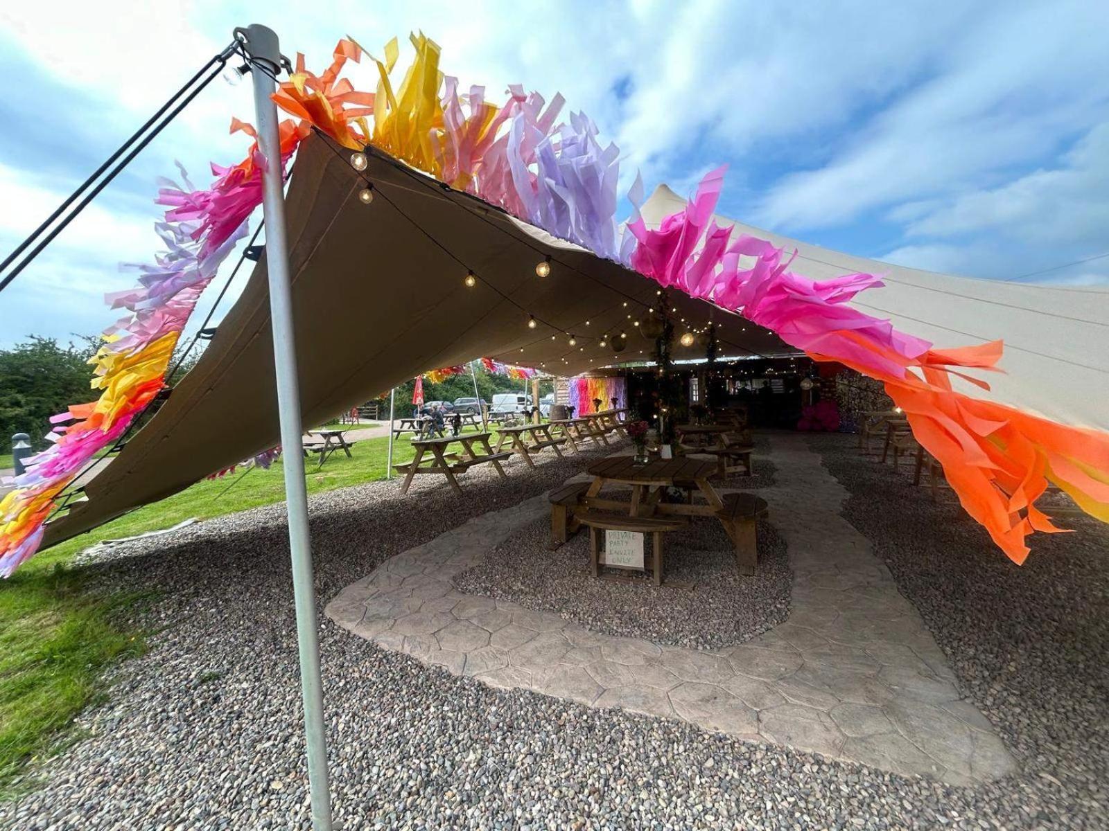Arcadia Safari Tent In Private 5 Acre Field Wrexham Eksteriør billede